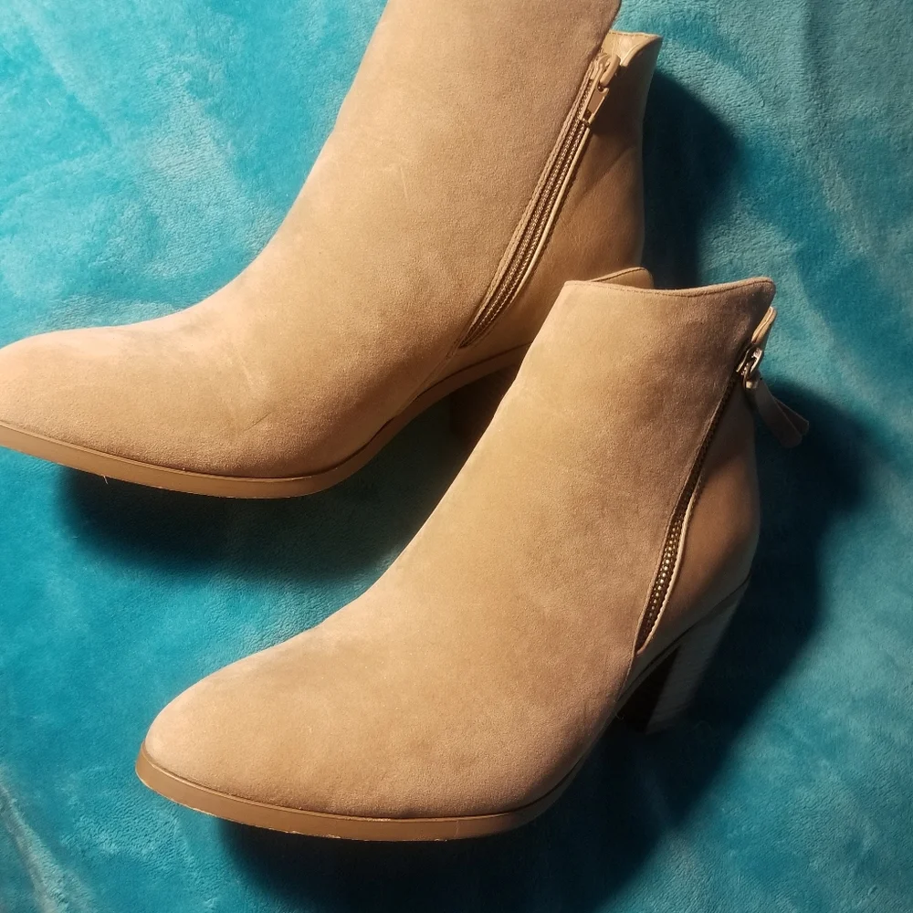 Ankle boots with heel - Picture 4 of 4